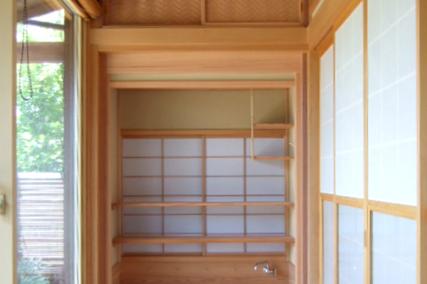 障子、棚、すのこ竹、手編み網代戸、蛇口設置